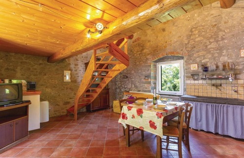 Casoli House | Exceptional 2 Bedroom Stay in Casoli with Spa & Breakfast