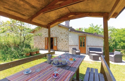 Casoli House | Exceptional 2 Bedroom Stay in Casoli with Spa & Breakfast
