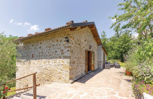 Casoli House | Exceptional 2 Bedroom Stay in Casoli with Spa & Breakfast