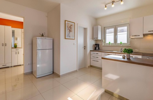 Skatari House | Relax in a Cozy Bungalow with Private Pool near Pula