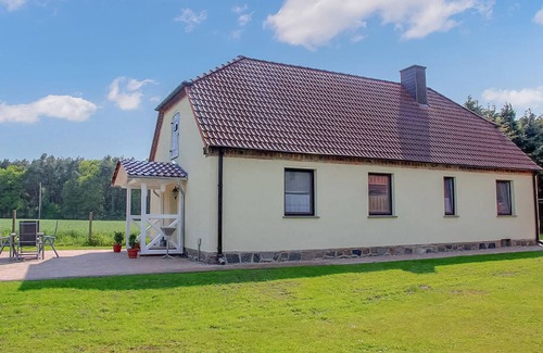 Mirow House | Discover Comfort in Mirov's Starsow District with Spa & Breakfast