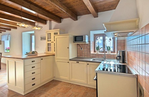 Buzet House | Impeccable 2 Bedroom Retreat in Buzet with Pool & Spa