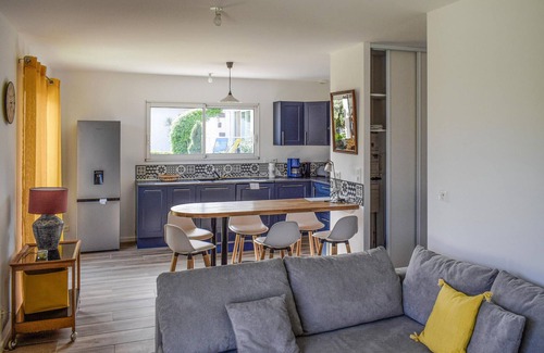 Gan House | Modern Retreat in the Pyrenees with Spa & Pet-Friendly Amenities