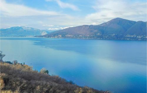 Colmegna House | Inviting 2 Bedroom Home in Luino with Family-Friendly Amenities