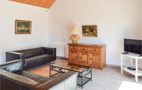 Roisel House | Kid-Friendly Retreat in Roisel with Well-Equipped Kitchen
