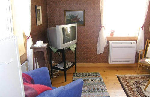 Hestra House | Charming Cottage Retreat with Lake View and Farm Animals