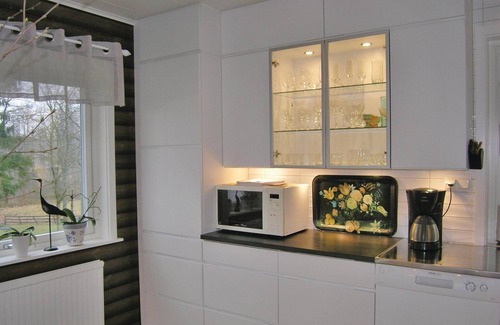 Jaranas House | Experience Lake Bolmen Views with Family-Friendly Amenities