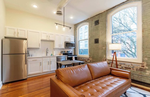 Frankfort Hotel | Family-Friendly St. Clair Suite #202 - Experience Comfort