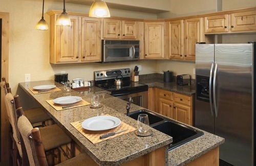 Park City Condo | Inviting 2 Bedroom Suite with Pool & Hot Tub Retreat