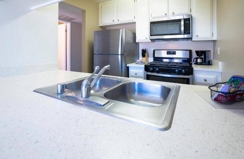 Indio Hotel | Relaxing Indio Retreat: Pet-Friendly with Pool Access