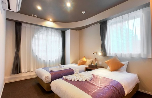 Naniwa Hotel | Comfortable Two Bedroom Suite in Osaka with Kitchen & Breakfast