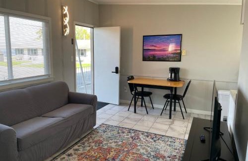 Lake City Apartment | Family-Friendly 2 Bedroom Suite with Kitchen Amenities