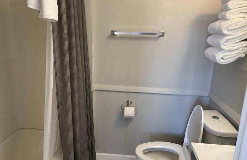 Lake City Apartment | Family-Friendly 2 Bedroom Suite with Kitchen Amenities