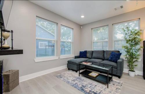 Greater East End House | 2-Bedroom Townhouse in Houston