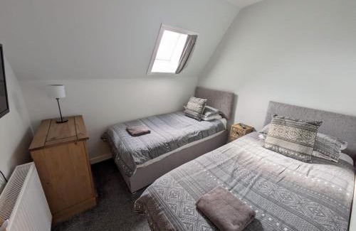 Wick Apartment | Family-Friendly 2 Bedroom Townhouse on NC500, Wick