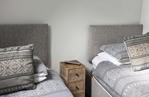 Wick Apartment | Family-Friendly 2 Bedroom Townhouse on NC500, Wick