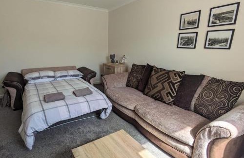 Wick Apartment | Family-Friendly 2 Bedroom Townhouse on NC500, Wick