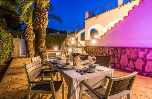 Media Luna Villa | Relaxing 2 Bedroom Villa with Pool and Spa in Gardens