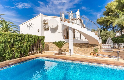 Media Luna Villa | Relaxing 2 Bedroom Villa with Pool and Spa in Gardens