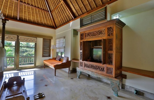 Penatih Villa | Relaxing 2 Bedroom Villa with Scenic Open-Air Living Area