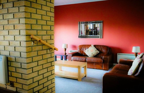 Pittenweem House | Perfect 2 Bedroom Villa with Pool & Spa for Family Getaways