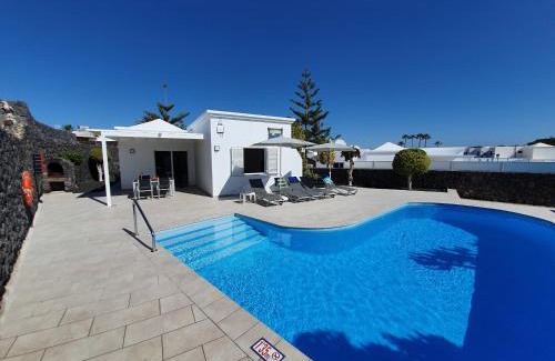 Los Pocillos Villa | Relaxing 2 Bedroom Villas with Private Heated Pools