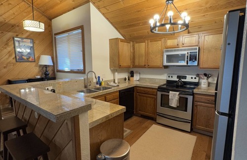 Elkhorn Village Condo | 2 bedroom with loft condo in peaceful Sun Valley with 1G WiFi