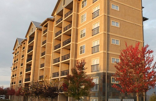 Pigeon Forge Condo | Scenic 2 Bedroom Retreat with Mountain Views in Pigeon Forge