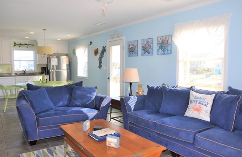 Holden Beach House | Pet-Friendly Canal Retreat with Fenced Yard & 10/10 Rating