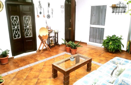 Jerez de la Frontera Old Town Apartment | Comfortable 2-Bedroom Apartment with WiFi in Jerez