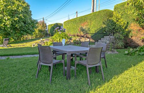 Cangas Apartment | Cozy 2-Bedroom Apartment with Sea View near Vilanova Beach