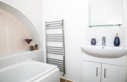 Meads Apartment | Cozy 2-Bedroom Apartment Steps from the Sea