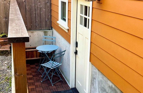 Wallingford Apartment | 2 bedrooms apartment with a European Flair in desirable Wallingford.
