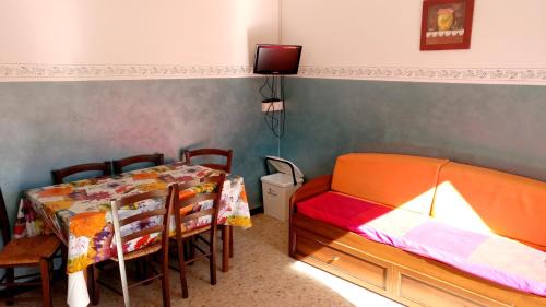 Villanova d'Albenga Apartment | Cozy 2-Bedroom Apartment with Balcony Near Villanova d'Albenga
