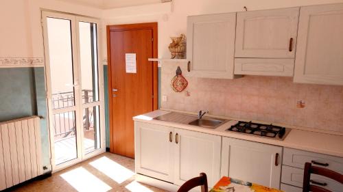 Villanova d'Albenga Apartment | Cozy 2-Bedroom Apartment with Balcony Near Villanova d'Albenga