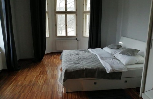 Podoli Apartment | Ideal 2 Bedrooms Near Vyšehrad - Family-Friendly Stay