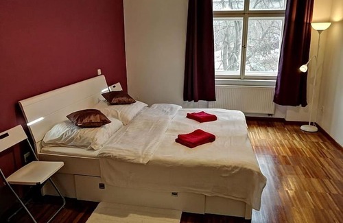 Podoli Apartment | Ideal 2 Bedrooms Near Vyšehrad - Family-Friendly Stay