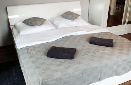 Podoli Apartment | Ideal 2 Bedrooms Near Vyšehrad - Family-Friendly Stay