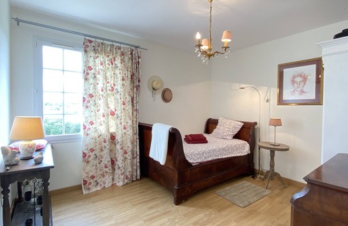 Larroque-sur-l'Osse Bed & Breakfast | Ideal 2-Bedroom Retreat with Private Bath and Spa Access
