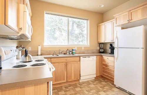 Southern Crossing House | Ideal 2-Bedroom Retreat at Old Mill Bend - Near Downtown