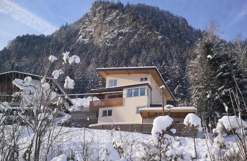 Hoarberg Apartment | Guest Rated 10/10: Spacious 2 Bedroom Retreat with Pool