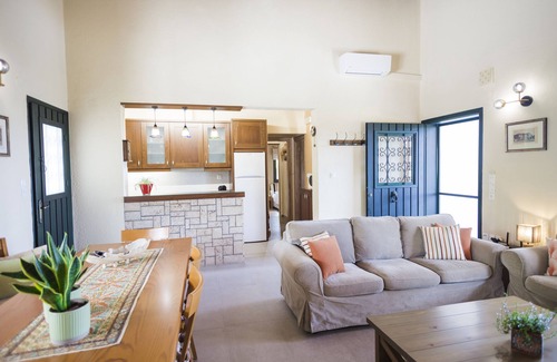 Megalo Metochi Villa | Family-Friendly Retreat with Pool and Spacious Garden