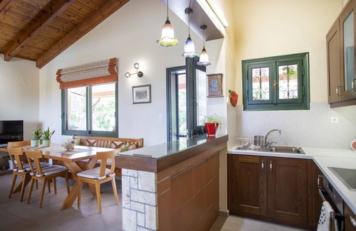 Megalo Metochi Villa | Family-Friendly Retreat with Pool and Spacious Garden