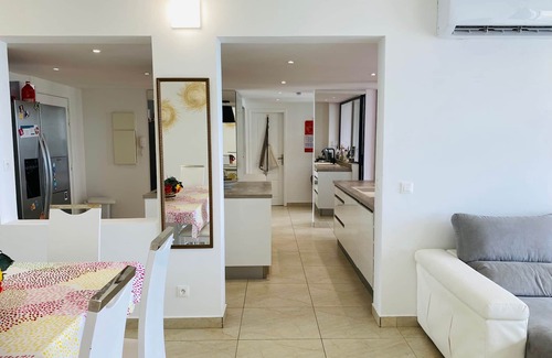Marigot Apartment | Seaview Escape: Family-Friendly 2 Bedrooms with Pool