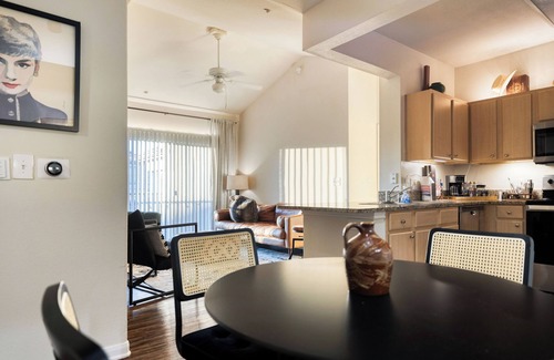 West Congress Condo | 2 Beds - 1 Bath - Pools - HotTub - GYM - Pet friendly - Serene Environment