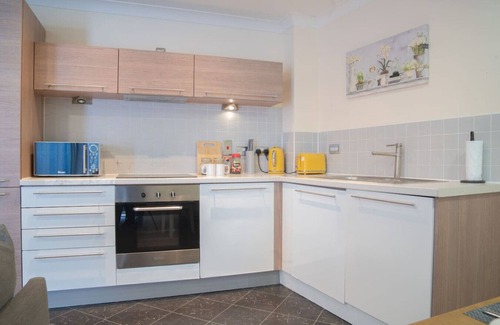 Theatreland Birmingham Apartment | Modern 2-Bed Flat Steps from City Centre & Key Amenities