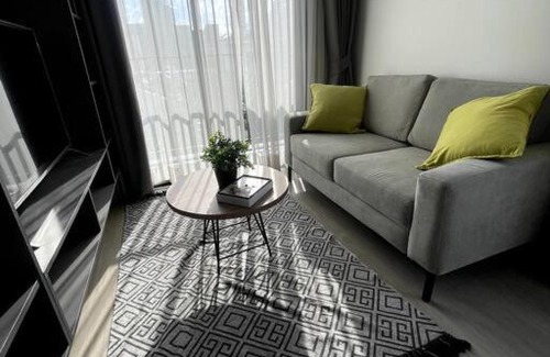 Ploenchit Apartment | Cozy 2 Beds, Pet-Friendly Stay at Ruamrudee 2