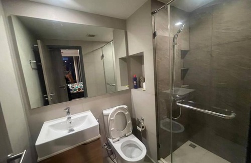 Ploenchit Apartment | Cozy 2 Beds, Pet-Friendly Stay at Ruamrudee 2