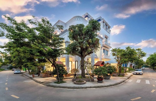 Hue Villa | 2 beds in a room pool view