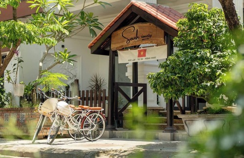 Hue Villa | 2 beds in a room pool view